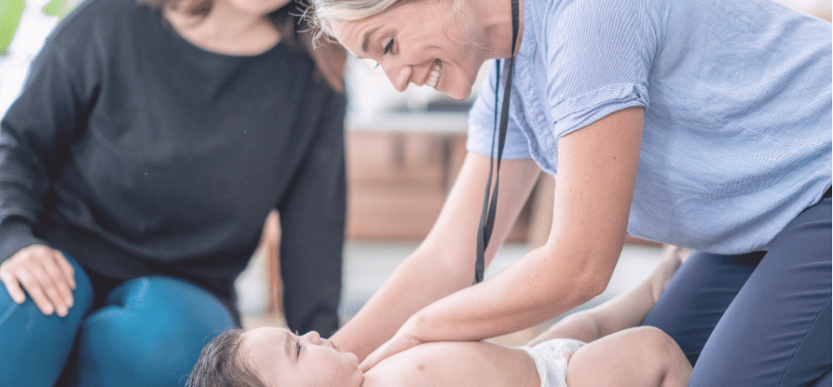 picture of an OBGYN performing checks on a client