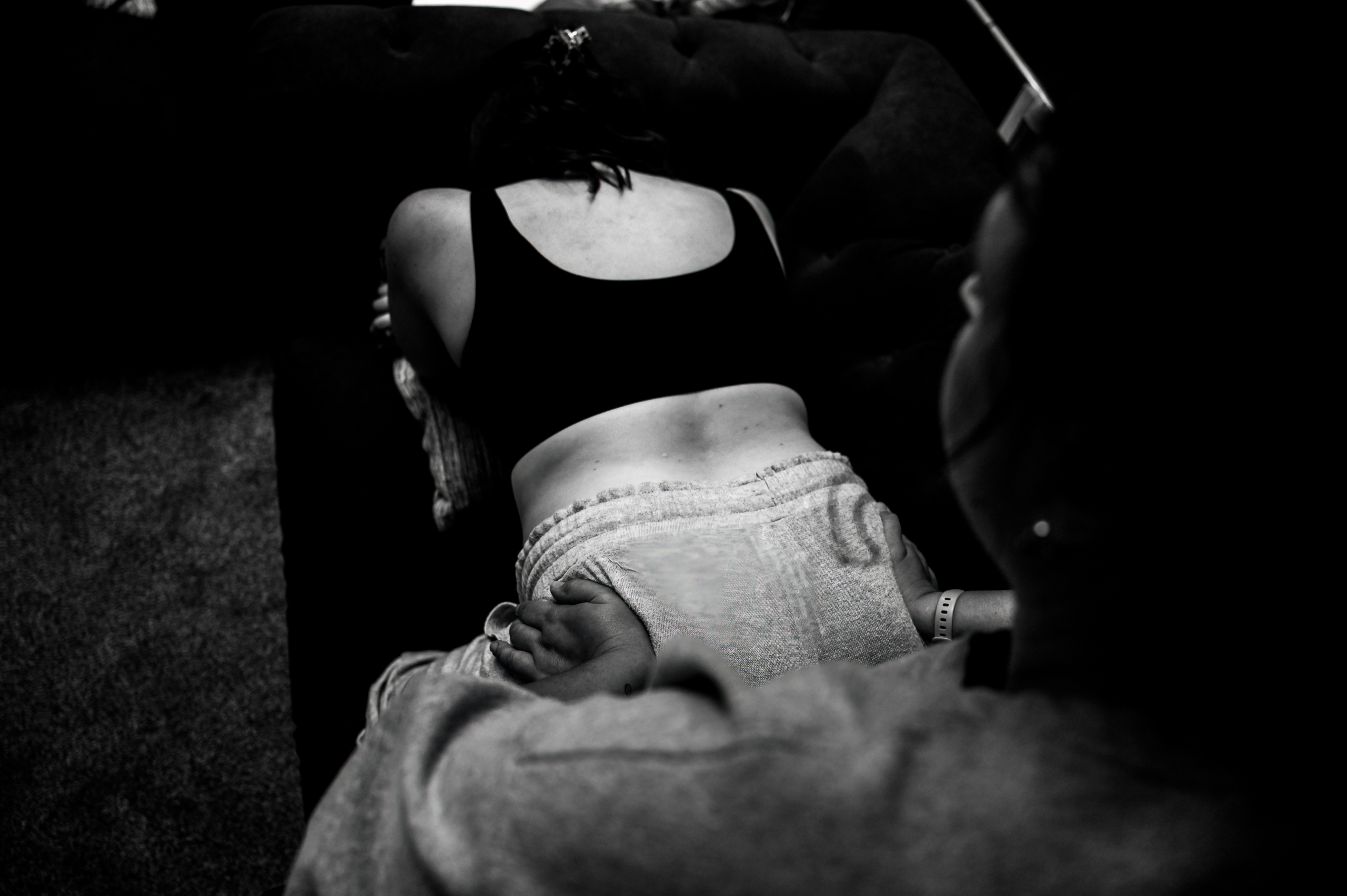 orange county birth doula; doula supporting a mother in orange county